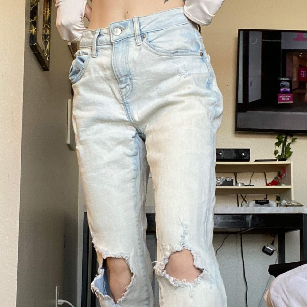 Highwaisted Distressed Boyfriend Jeans